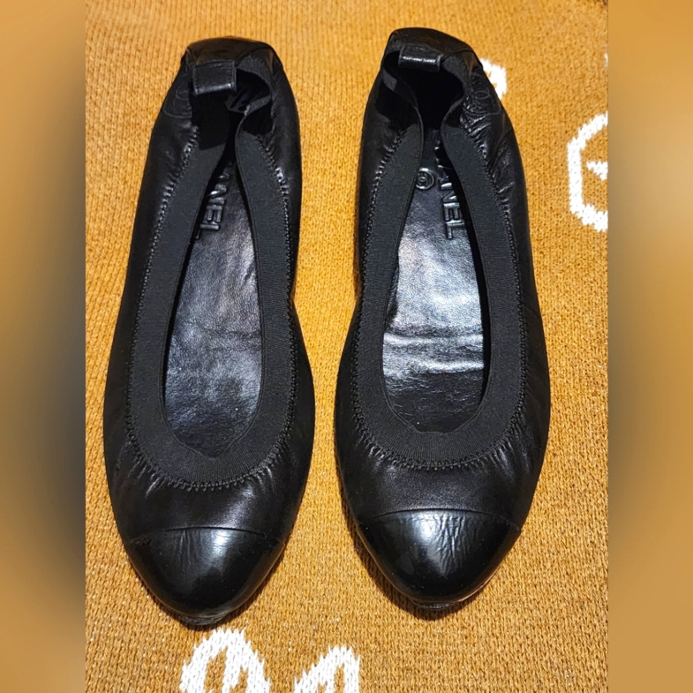 Chanel Womens Leather Textured Rounded Toe Slip On Flats Black Size EUR 38.5